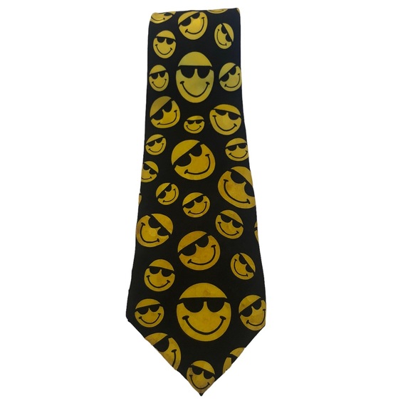 Smiley Face Novelty Tie - Picture 3 of 11